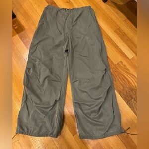 Zara Army Green Parachute Pants - Sz Med elastic waistband and ankle cinching